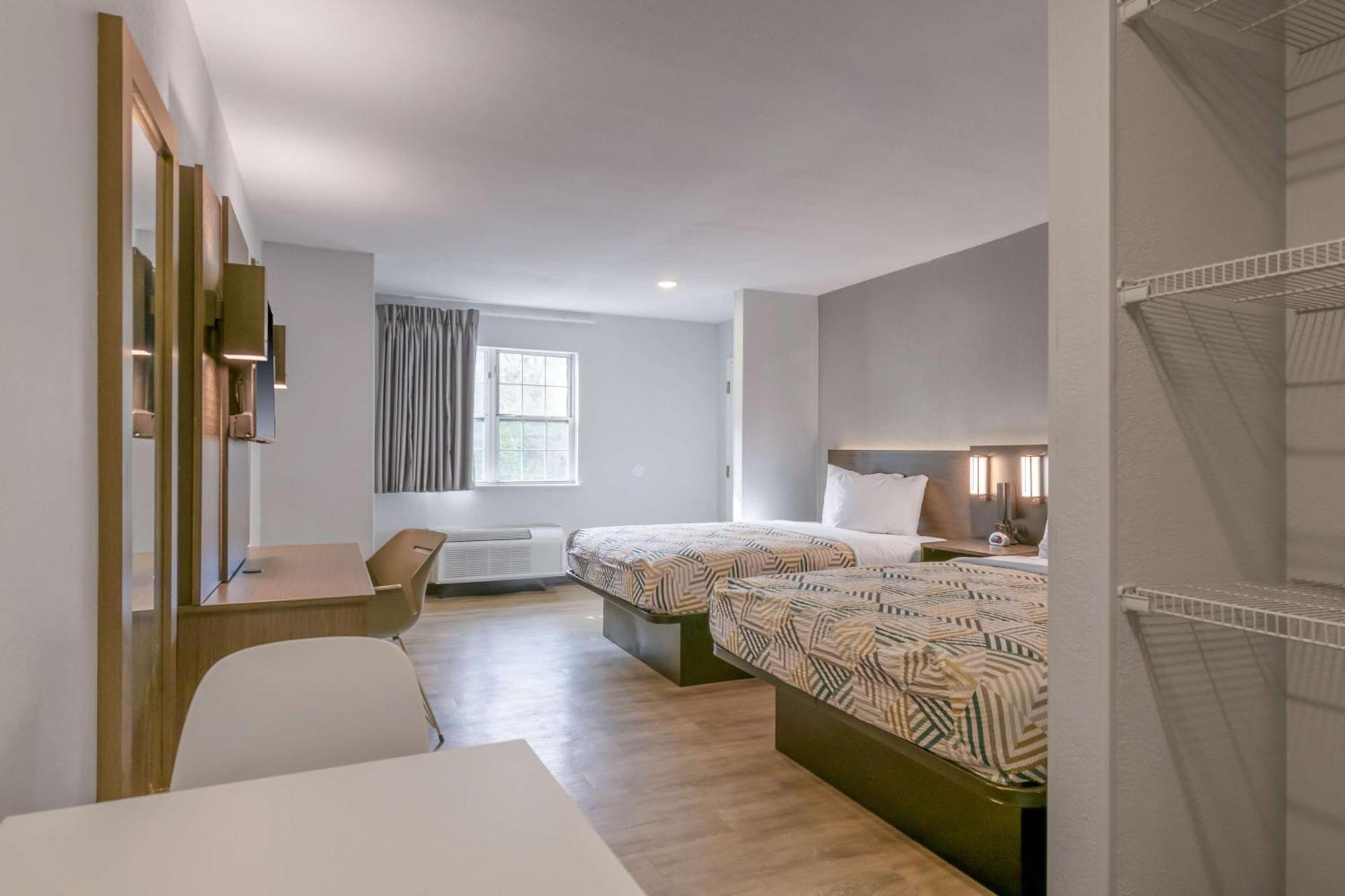 Hotel 6 Ga Airport 2*